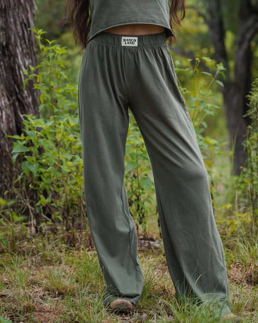 Essential Jersey Pant in Moss